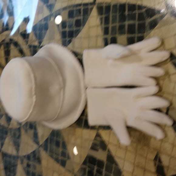 Hat & Glove Set - Picture 2 of 6